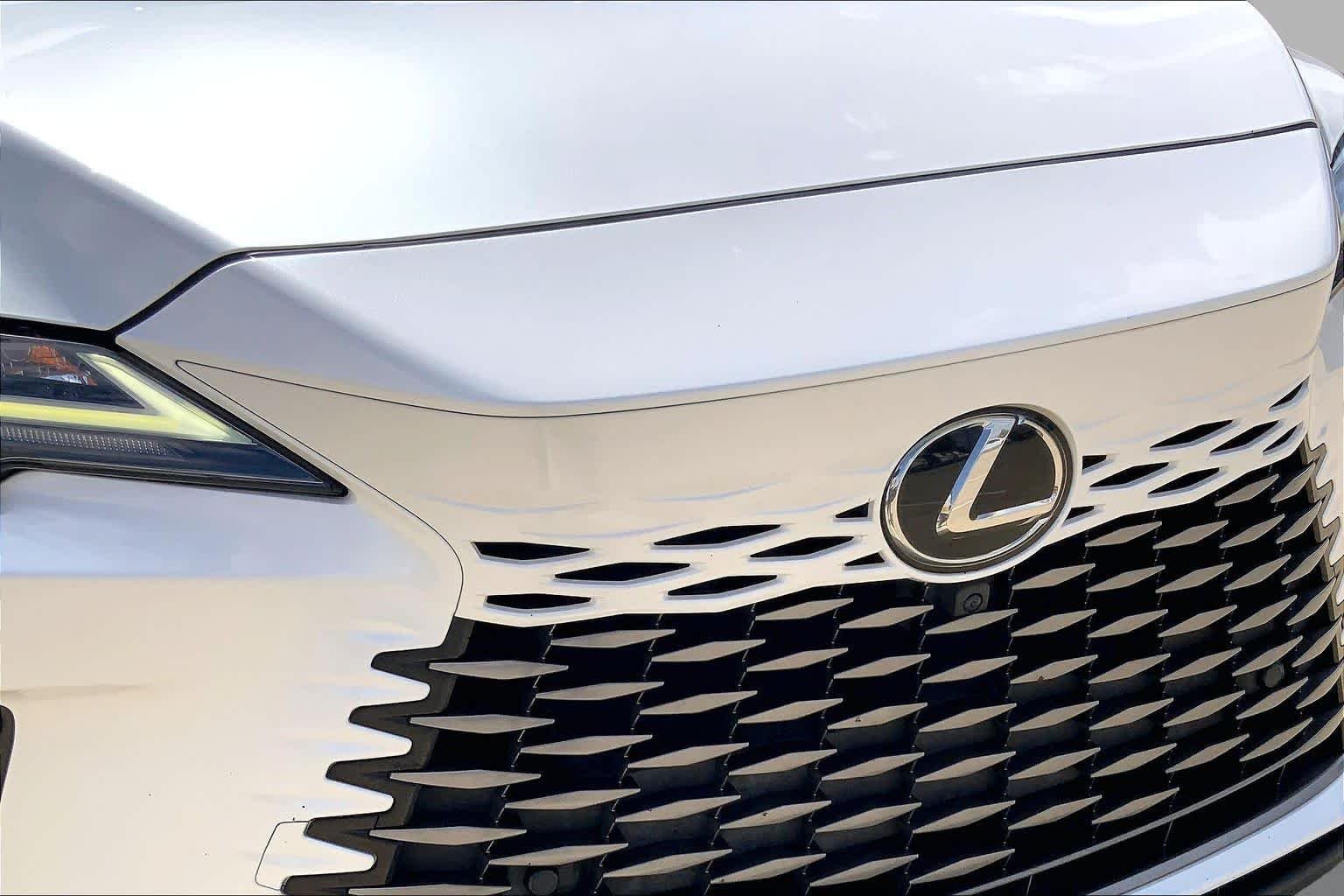 Used 2023 Eminent White Pearl Lexus Premium Plus image 30