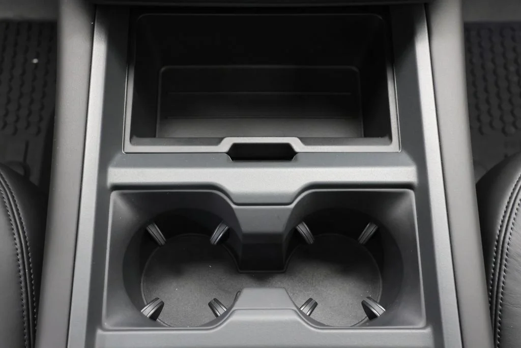 2026 Land Rover Defender X-Dynamic SE - Photo 25