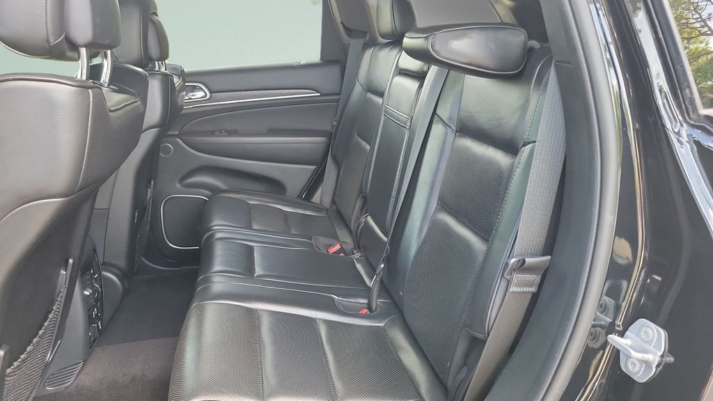 Used 2018 Black Jeep Overland image 10