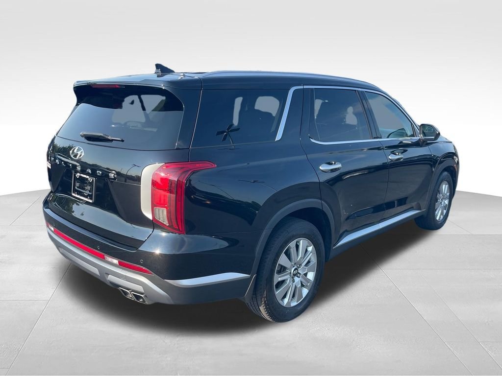 Used 2023 Black Hyundai SEL image 5
