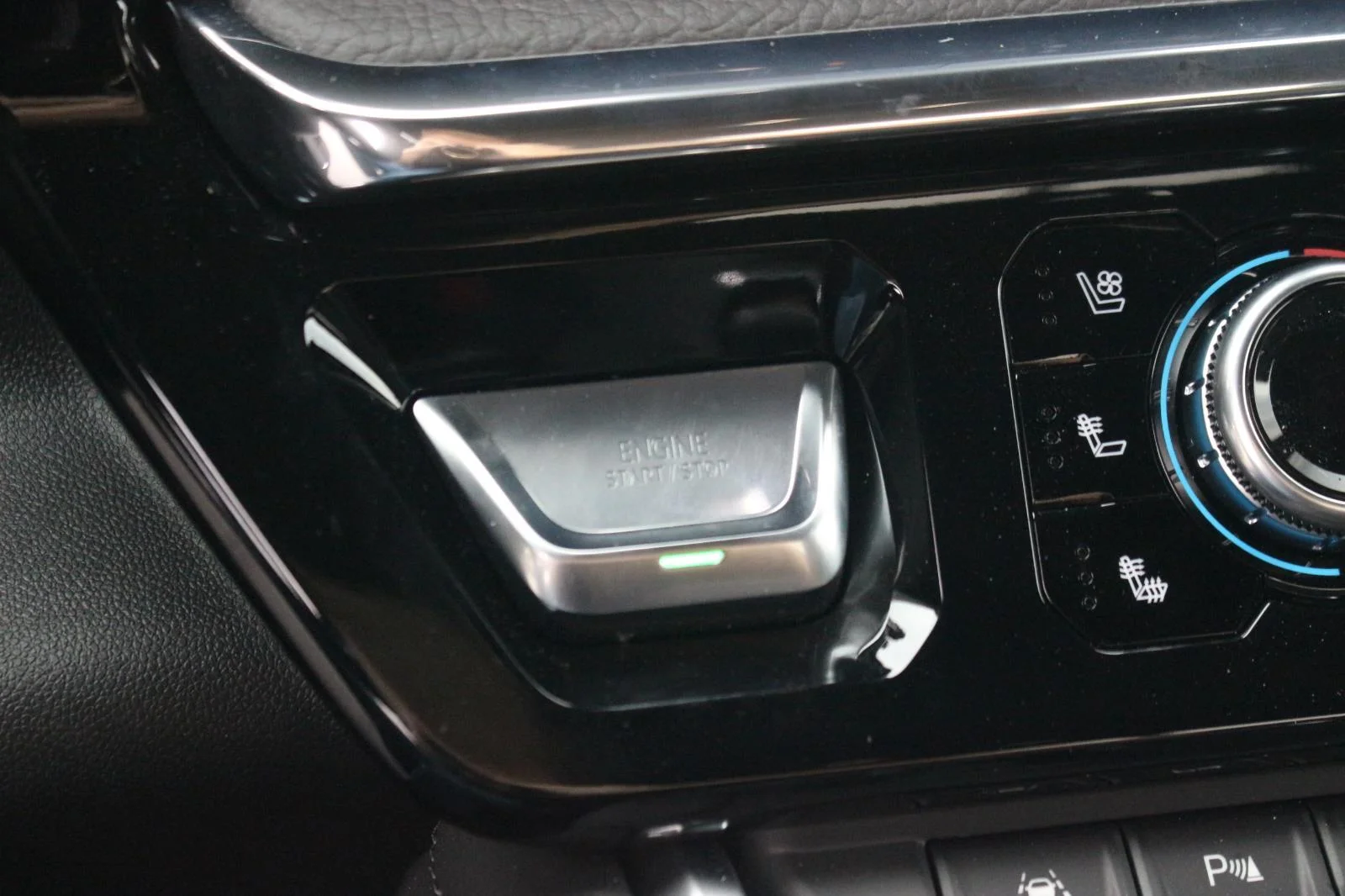 Used 2025 Downpour Metallic GMC Denali image 31