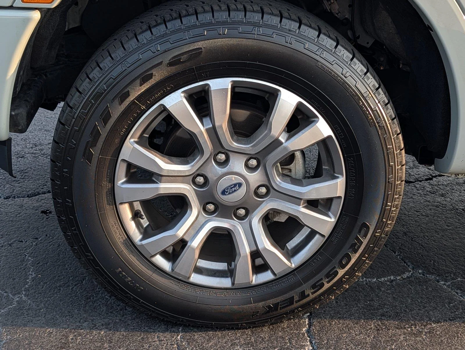 Used 2022 Cactus Gray Ford LARIAT image 10