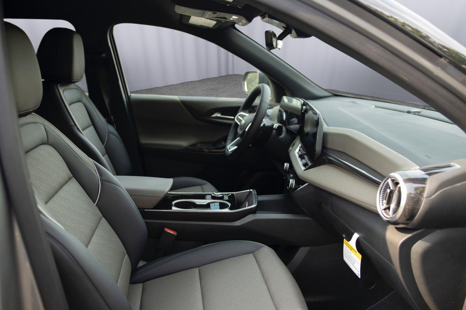 2027 Chevrolet Equinox LT - Photo 24