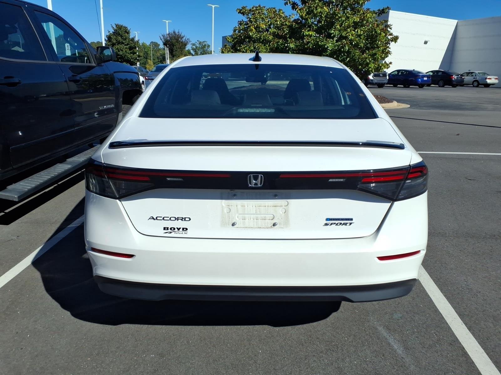 Used 2025 Platinum White Pearl Honda Sport image 4