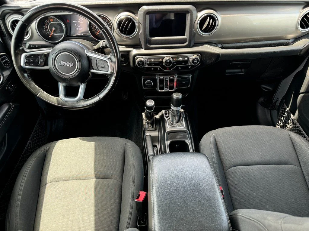Used 2020 Silver Jeep Unlimited Sahara image 22