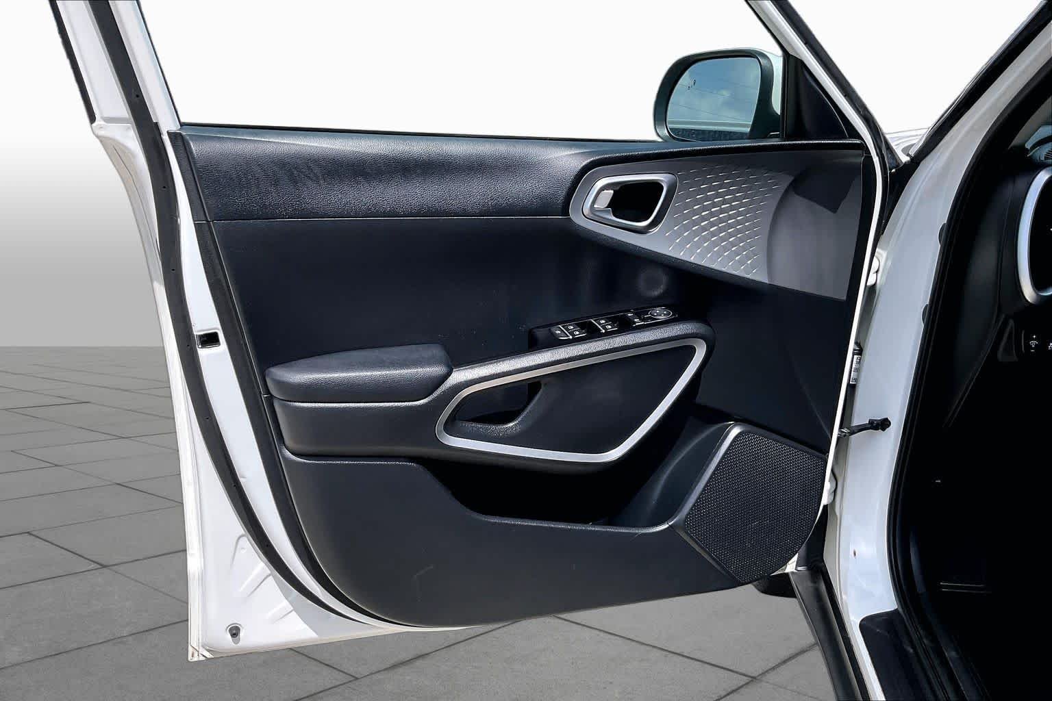 Used 2023 Snow White Pearl Kia LX image 21