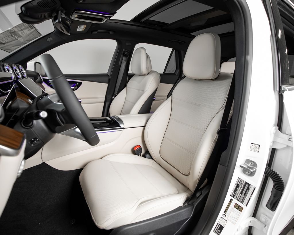 New 2026 Polar White Mercedes-Benz GLC 300 image 5