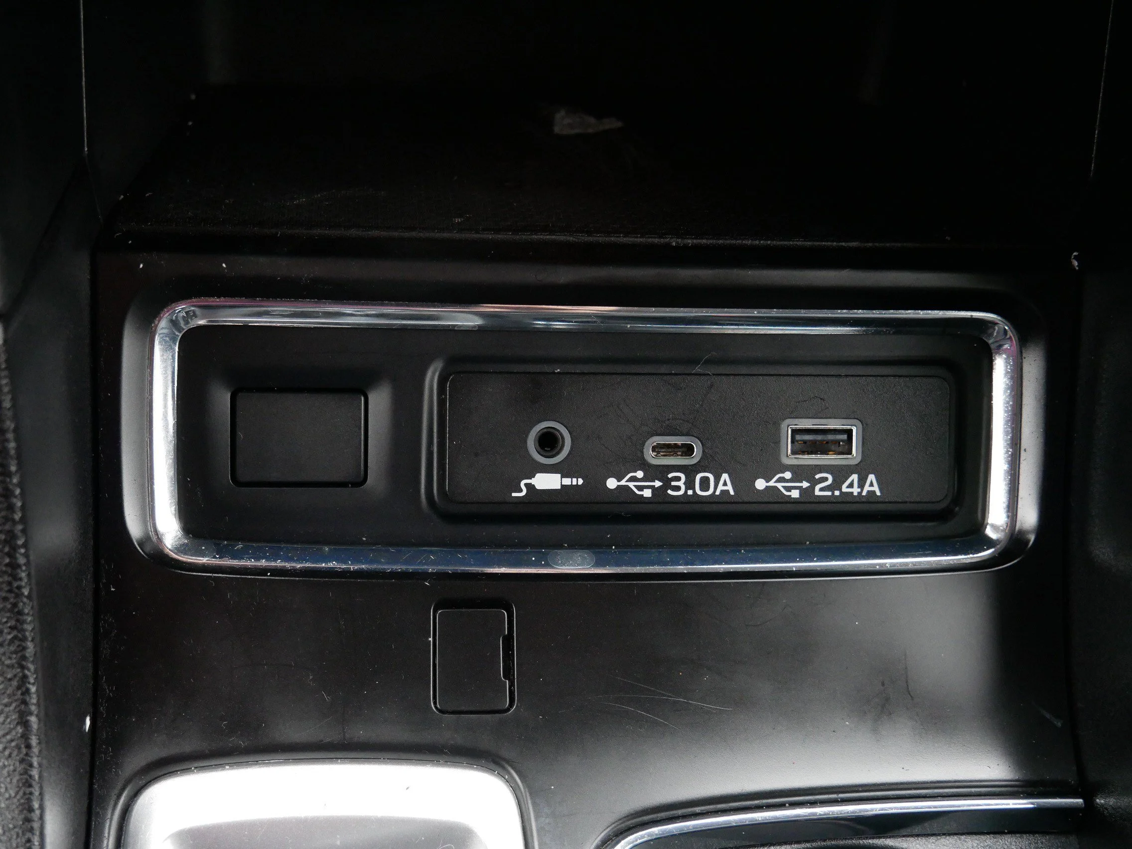Used 2023 Crystal White Pearl Subaru Limited image 33