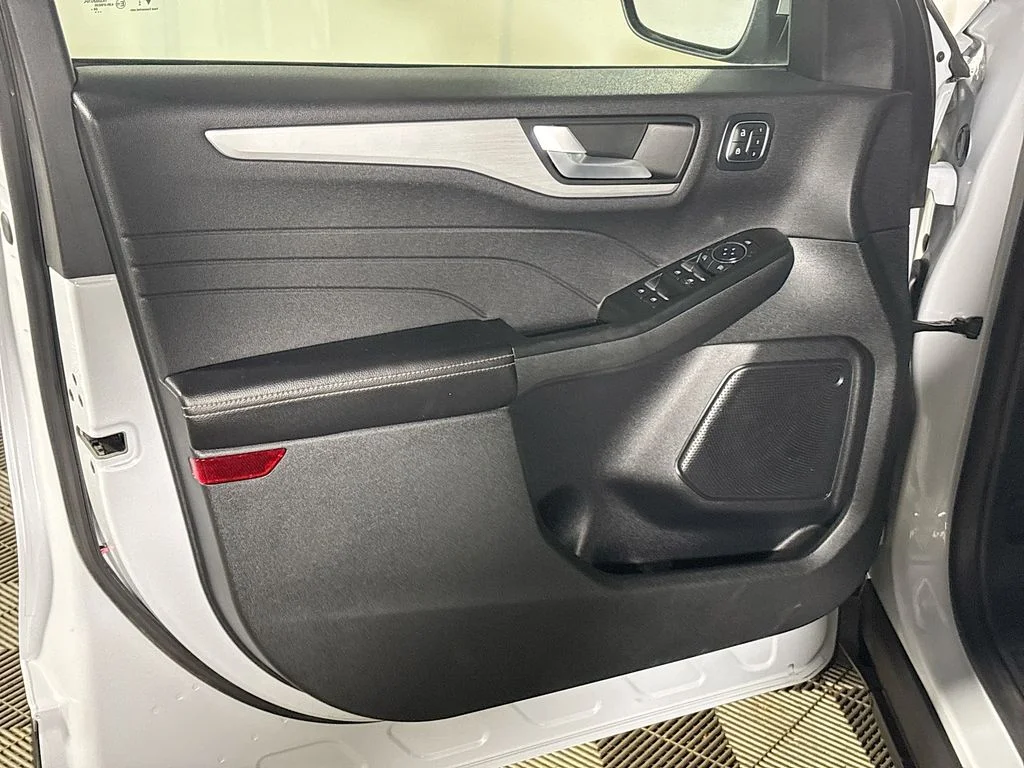 Used 2025 Silver Ford Platinum image 10