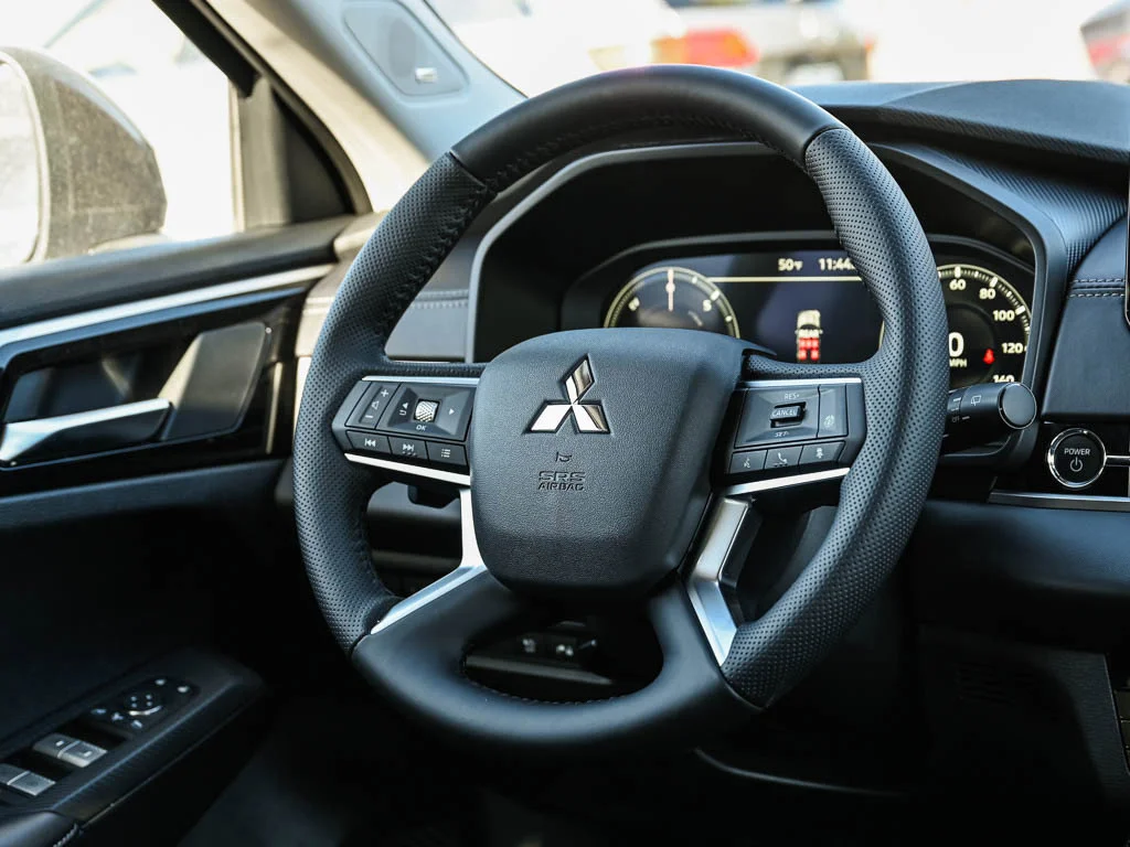 New 2025 Alloy Silver Metallic Mitsubishi SE image 15