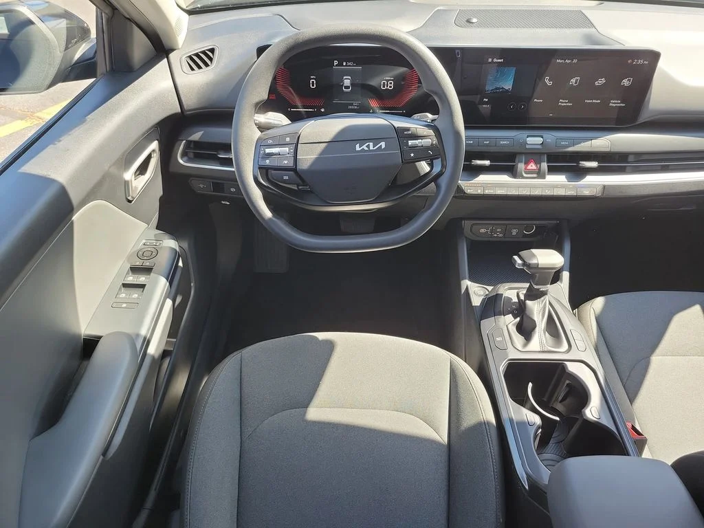 2025 Kia K4 LXS - Photo 12