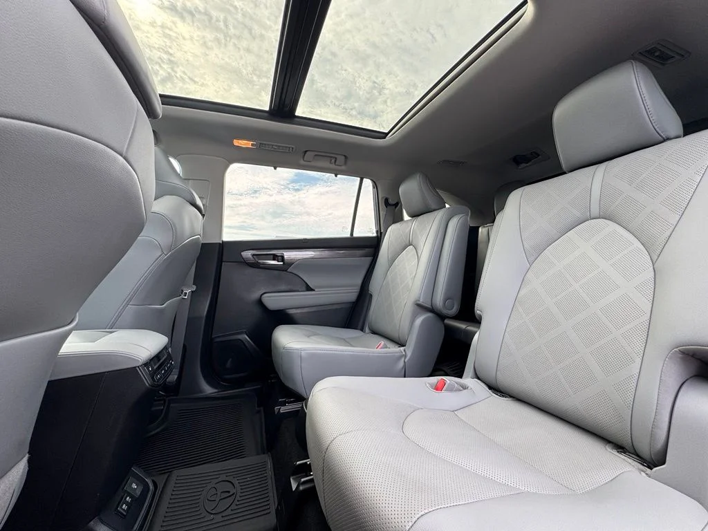 Used 2021  Toyota Platinum image 20