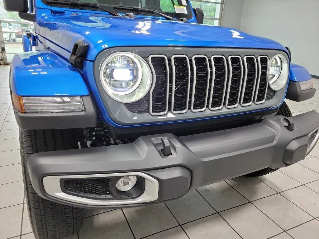 New 2026 Hydro Blue Pearl-Coat Exterior Paint Jeep Sahara image 14