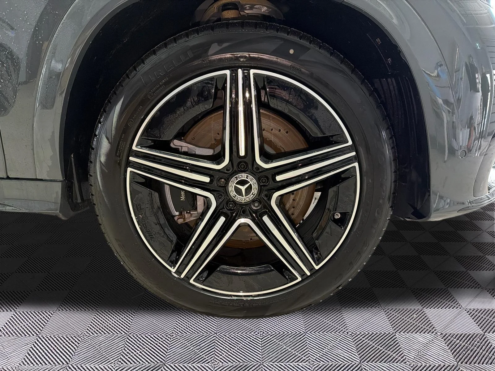 New 2026 manufaktur paint manufaktur si Mercedes-Benz GLE 580 4MATIC SUV image 3