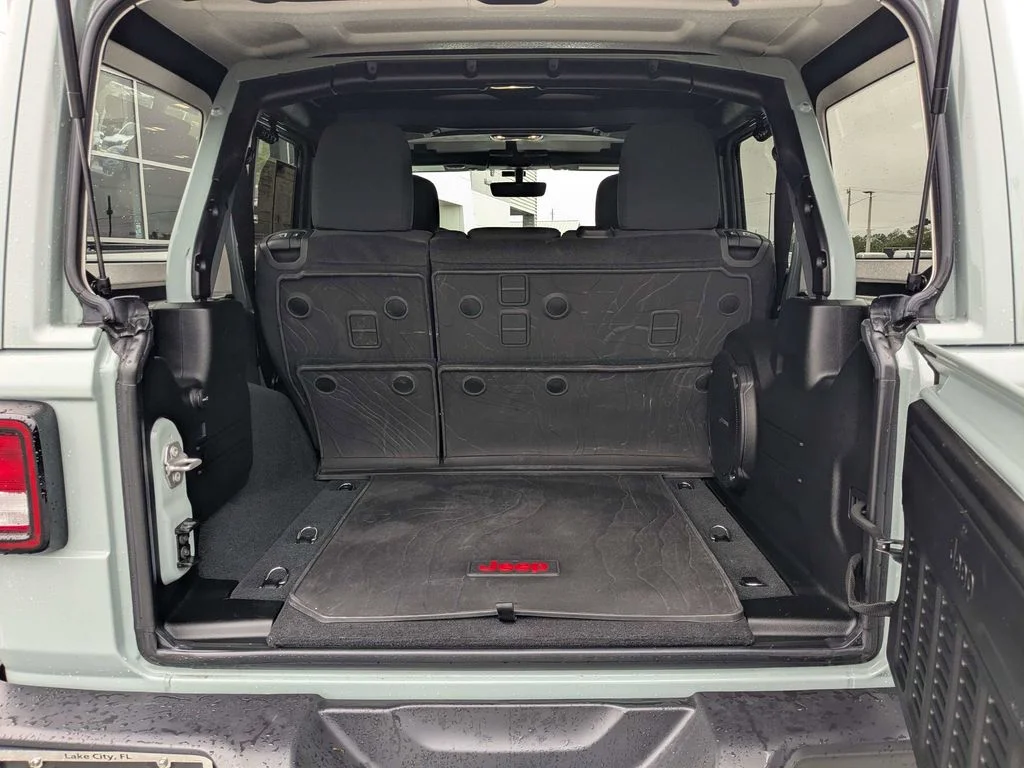 Used 2023 Gray Jeep Sahara image 11