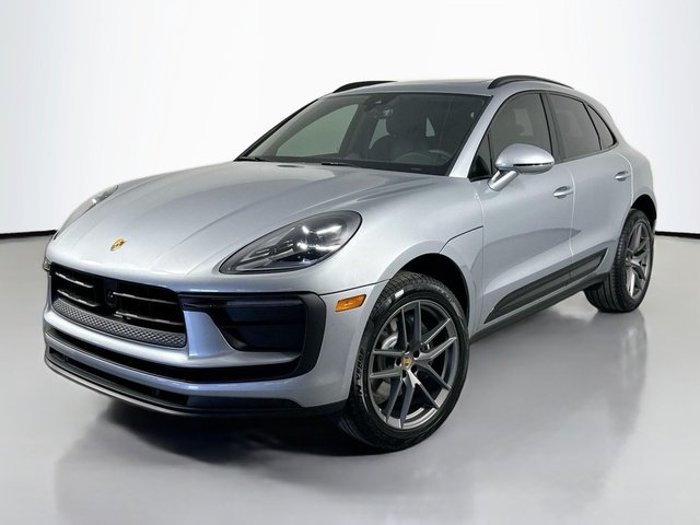 Pre-Owned 2025 Porsche Macan Base With Navigation &amp; AWD