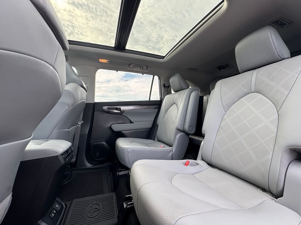 Used 2021  Toyota Platinum image 20