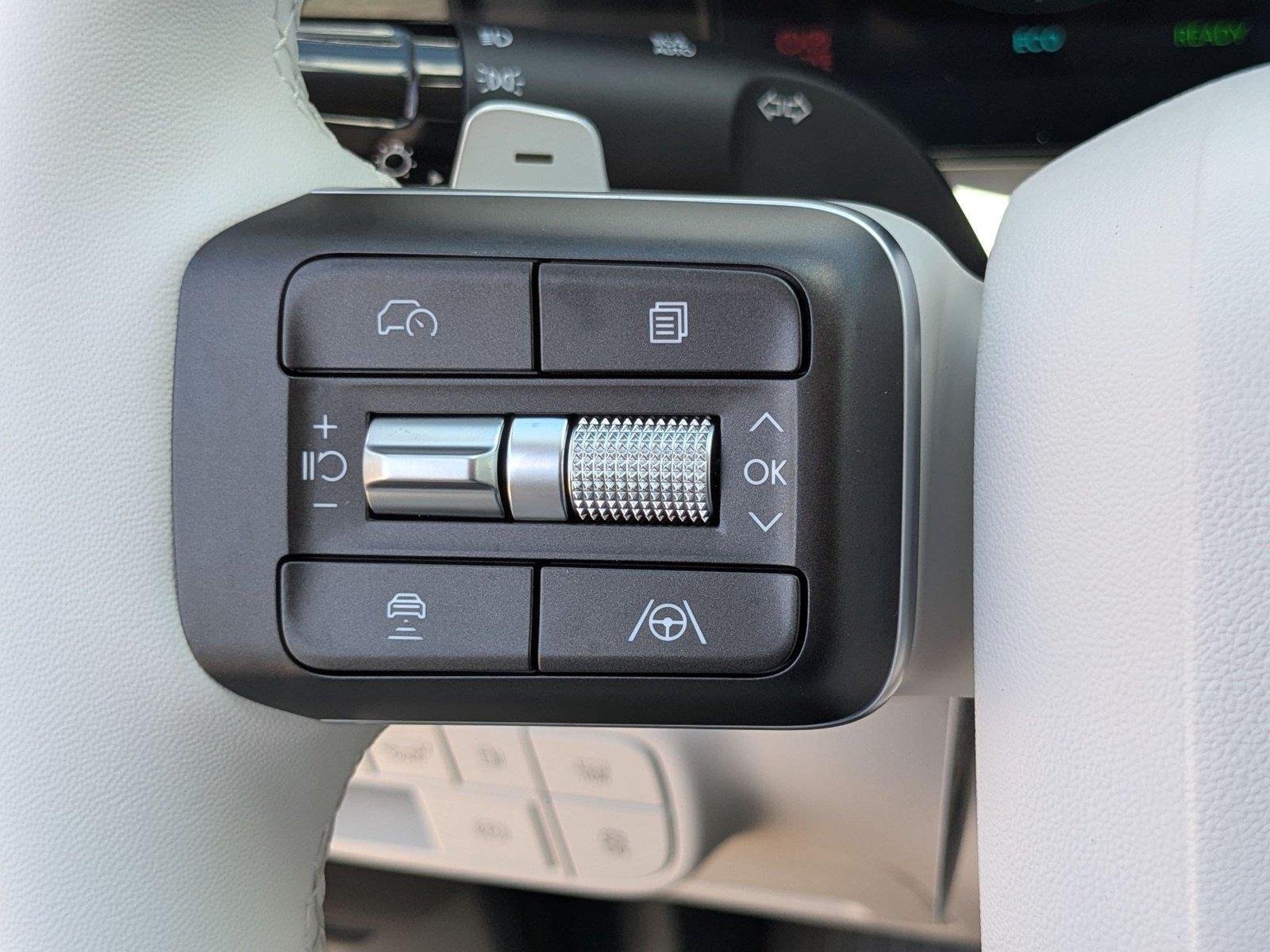 New 2027 Shimmering Silver Hyundai SEL Premium 7P image 13
