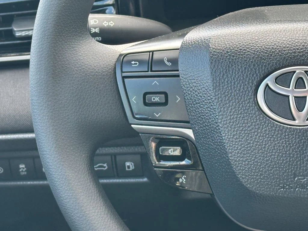 Certified Used 2025  Toyota LE image 21