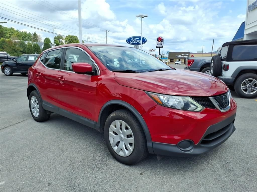 Used 2018 Ruby Nissan S image 11