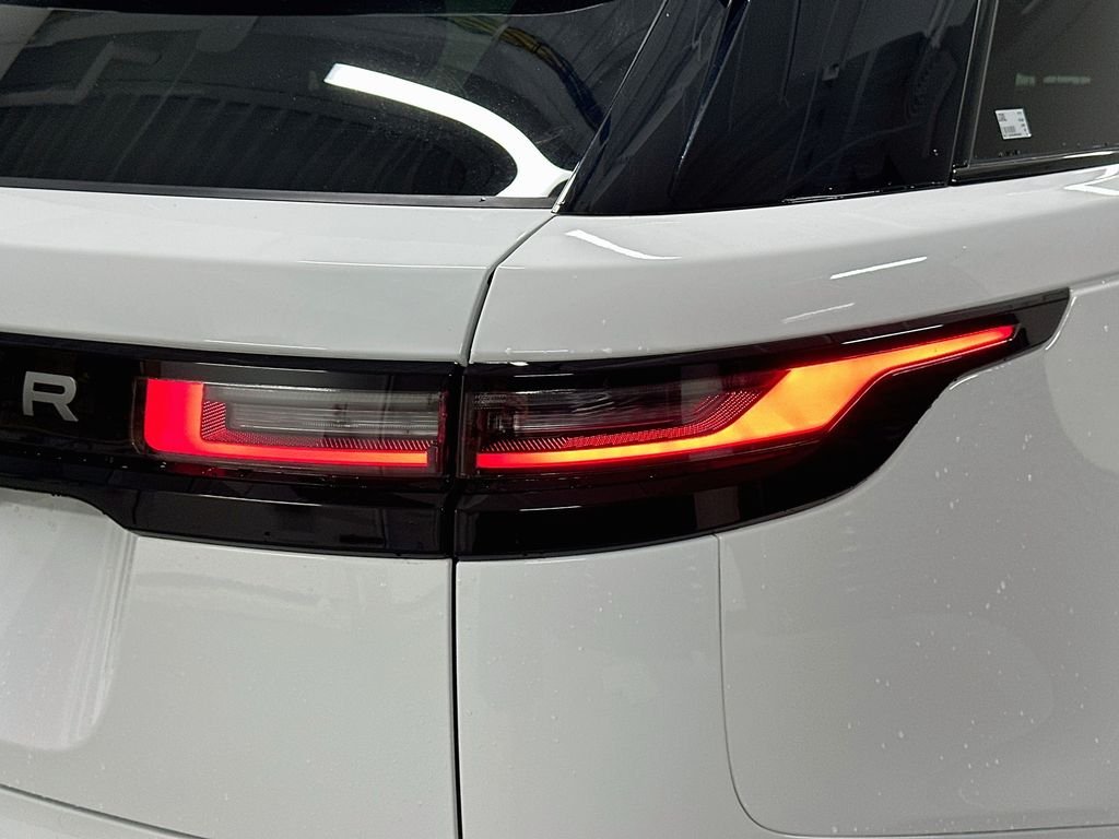 Used 2025 White Land Rover S image 33