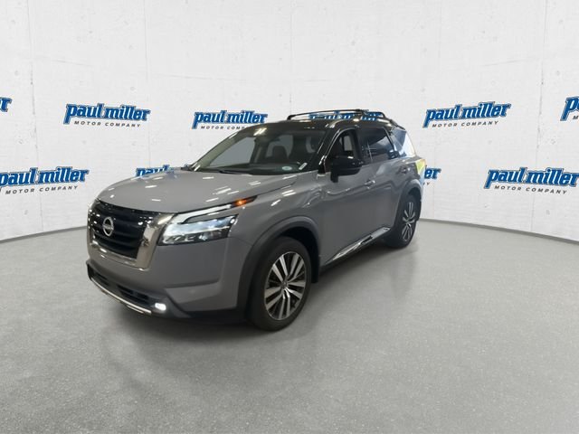 Used 2022 Gray Nissan Platinum image 5