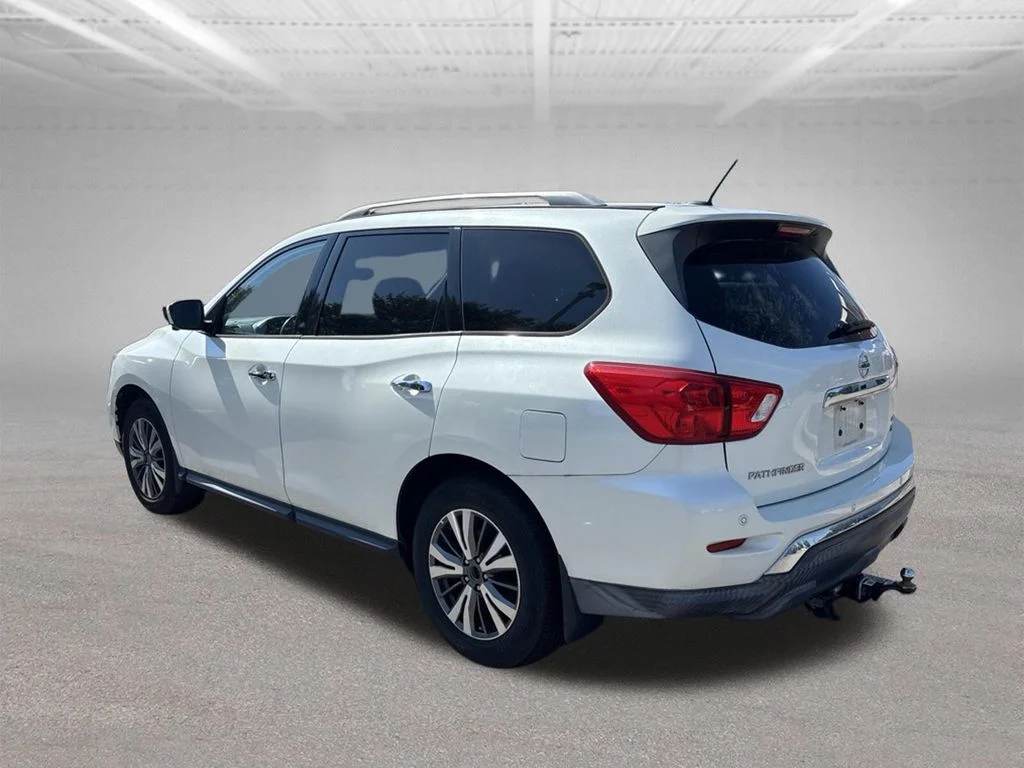 Used 2018 White Nissan SL image 4