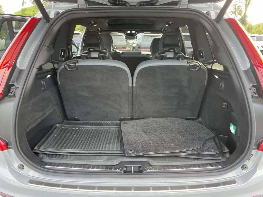 Certified Used 2024 Vapour Grey Metallic Volvo Ultimate Bright Theme image 30