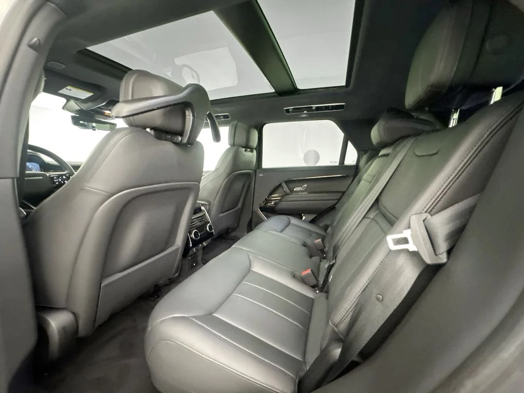 Used 2024 White Land Rover Dynamic SE image 25
