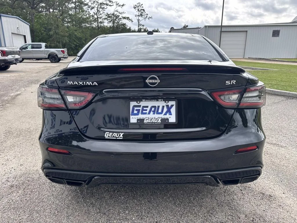 Used 2023 Black Nissan SR image 12