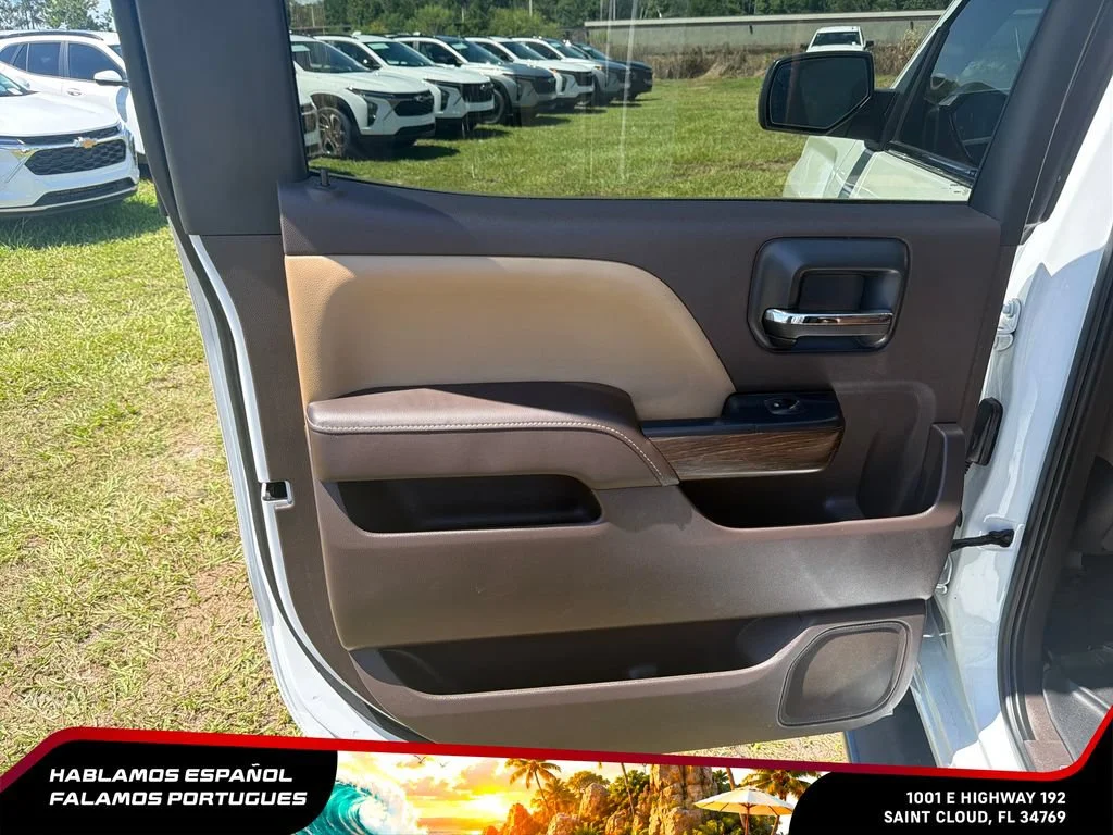 Used 2017 WHITE FROST TRICOAT GMC Denali image 21