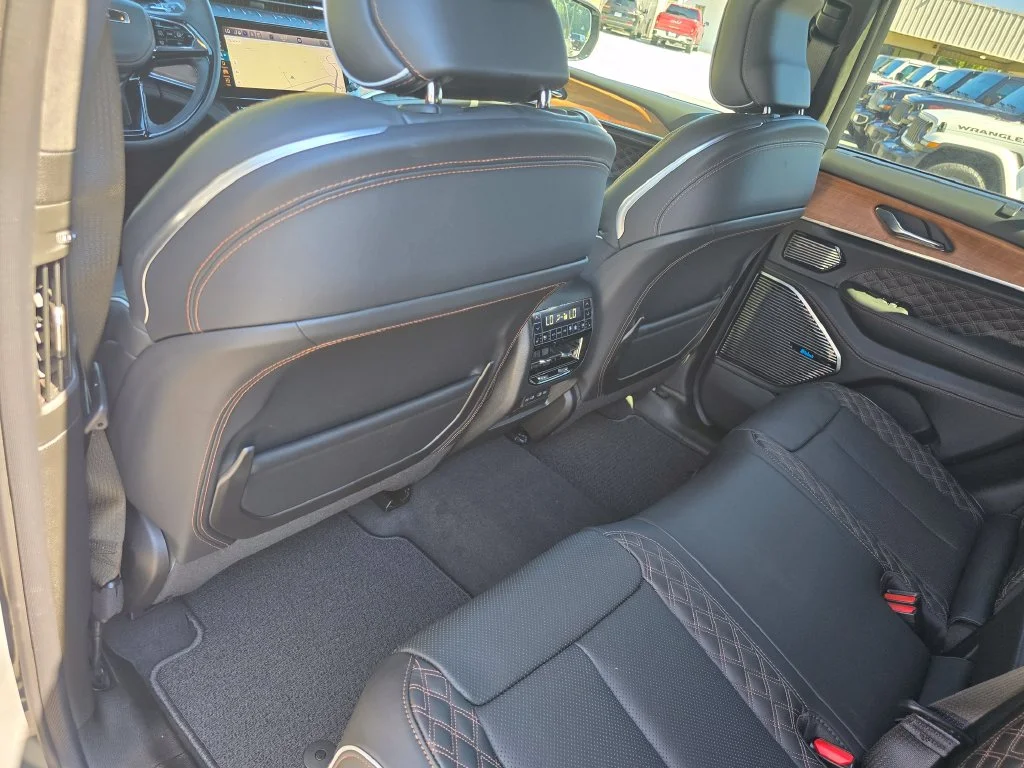 New 2027 Gray Jeep Summit image 24