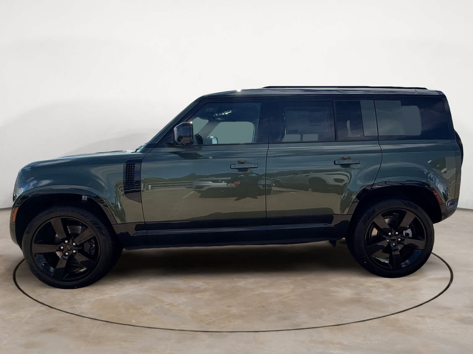 New 2026 GREEN Land Rover X-Dynamic SE image 2