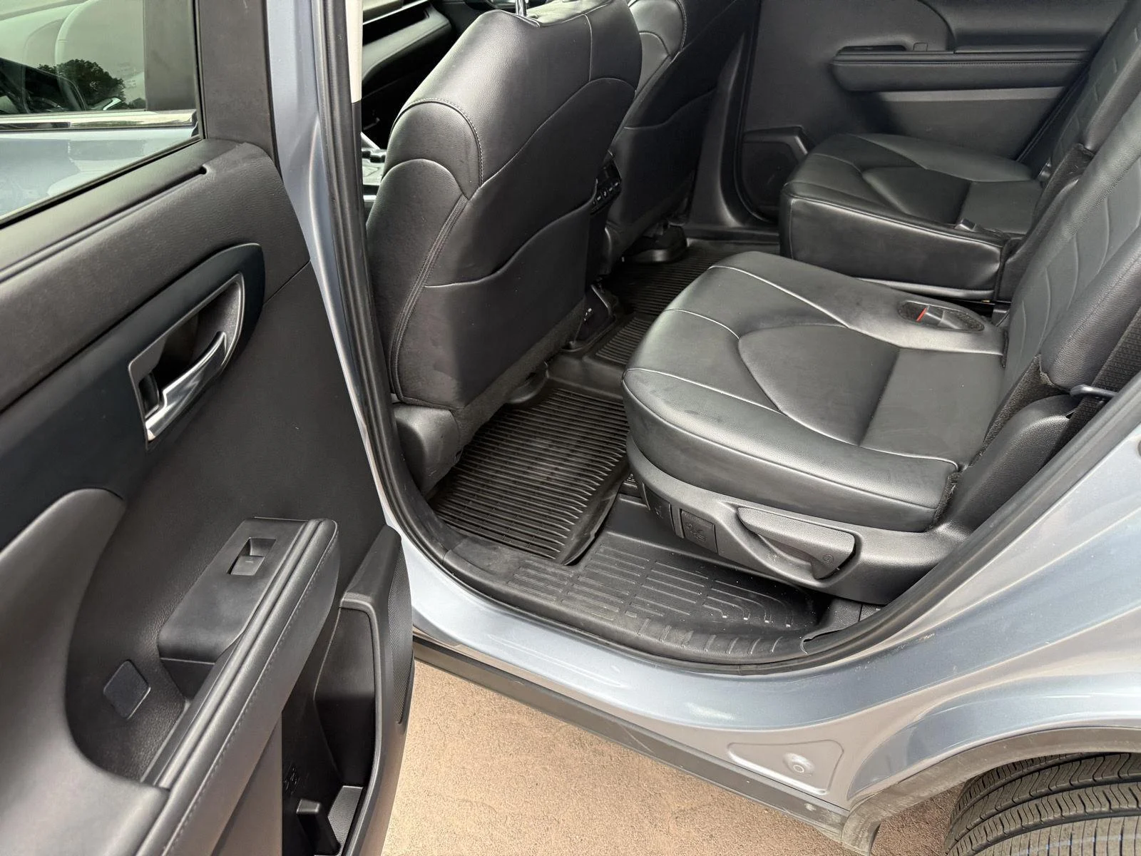 Used 2024 Moon Dust Toyota XLE image 14