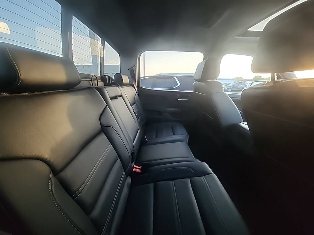 Used 2017 ONYX BLACK GMC Denali image 8