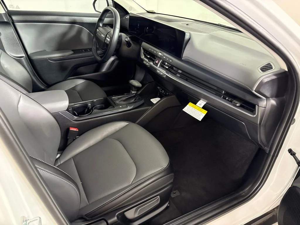 New 2026 Snow White Pearl Kia EX image 17