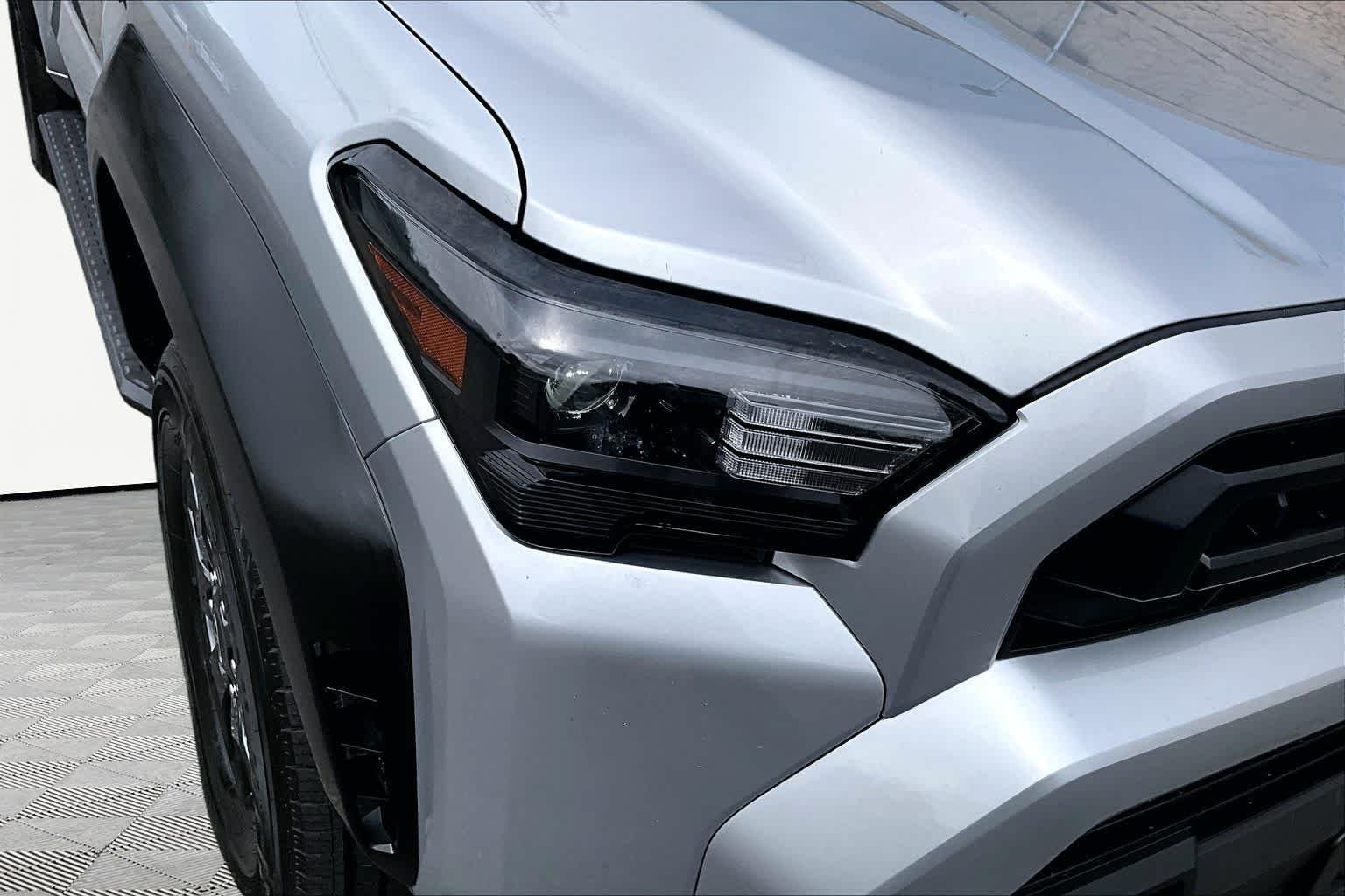 Used 2025 Cutting Edge Toyota SR5 image 28