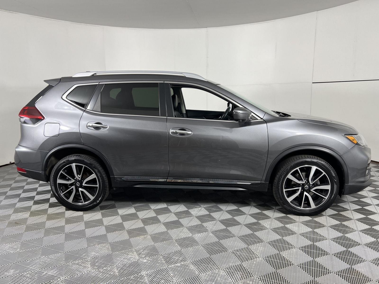 Used 2019 Gun Metallic Nissan SL image 11