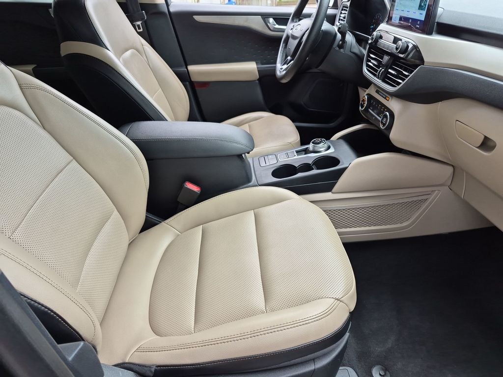 Used 2020 Black Metallic Ford SEL image 29