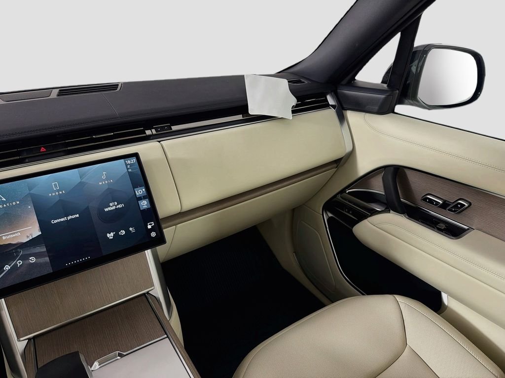 New 2026 Fuji White Land Rover SE image 25