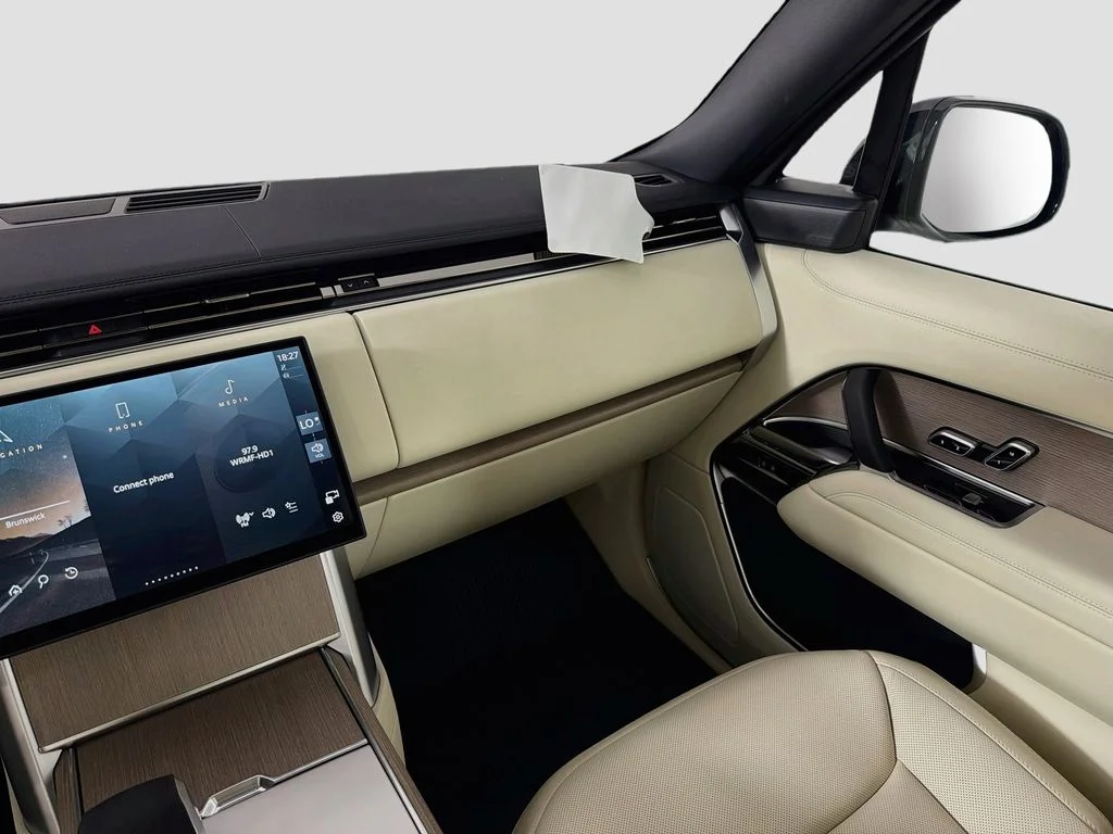 New 2026 Fuji White Land Rover SE image 25