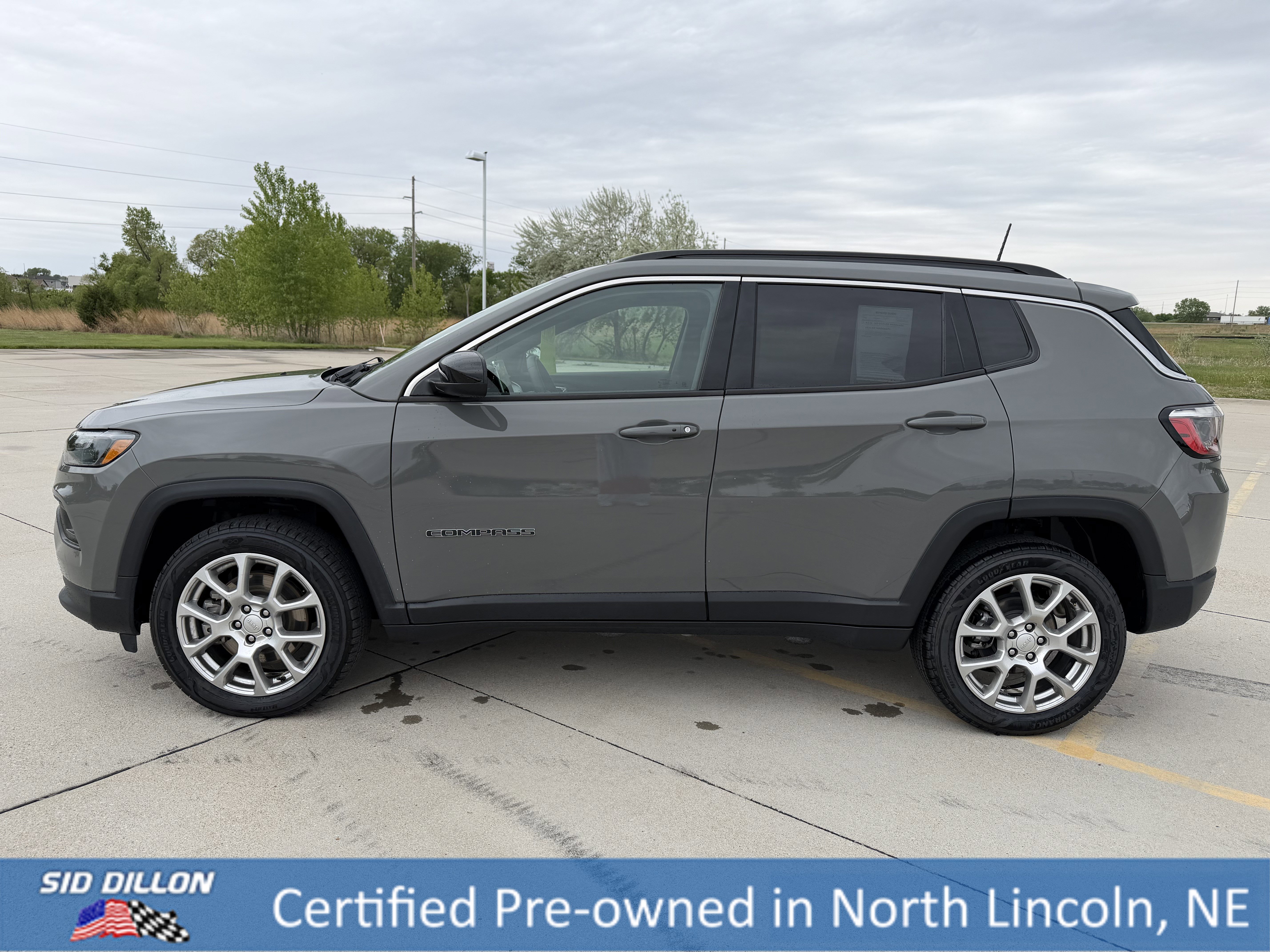 Used 2023 Sting-Gray Clearcoat Jeep Latitude Lux image 2