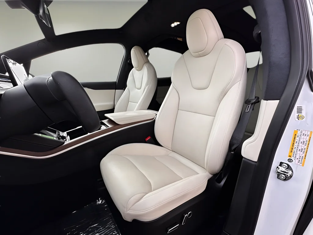 Used 2023 White Tesla Base image 9