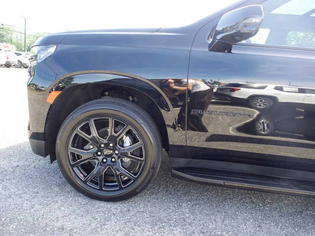 2023 Chevrolet Suburban RST - Photo 9