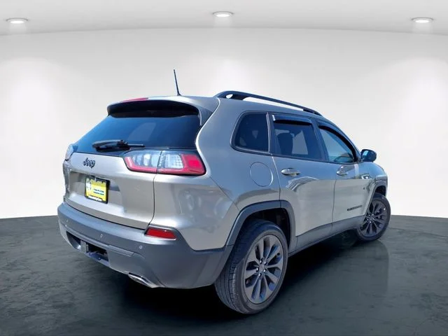 Used 2021 Beige Jeep Latitude Lux image 8
