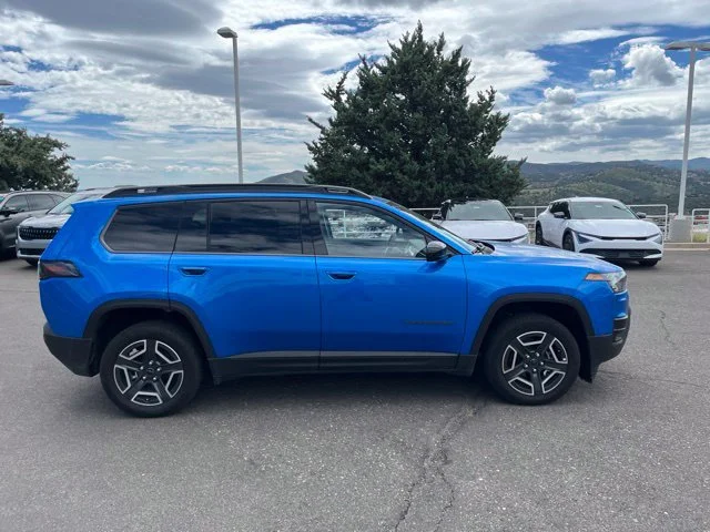 Used 2026 Hydro Blue Pearlcoat Jeep Laredo image 6