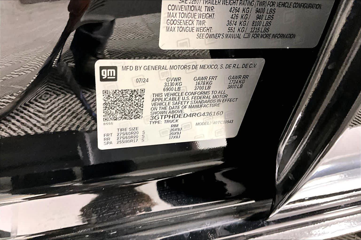 Used 2024 Onyx Black GMC SLT image 33