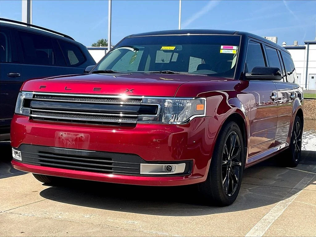 Used 2019 Red Ford SEL image 4
