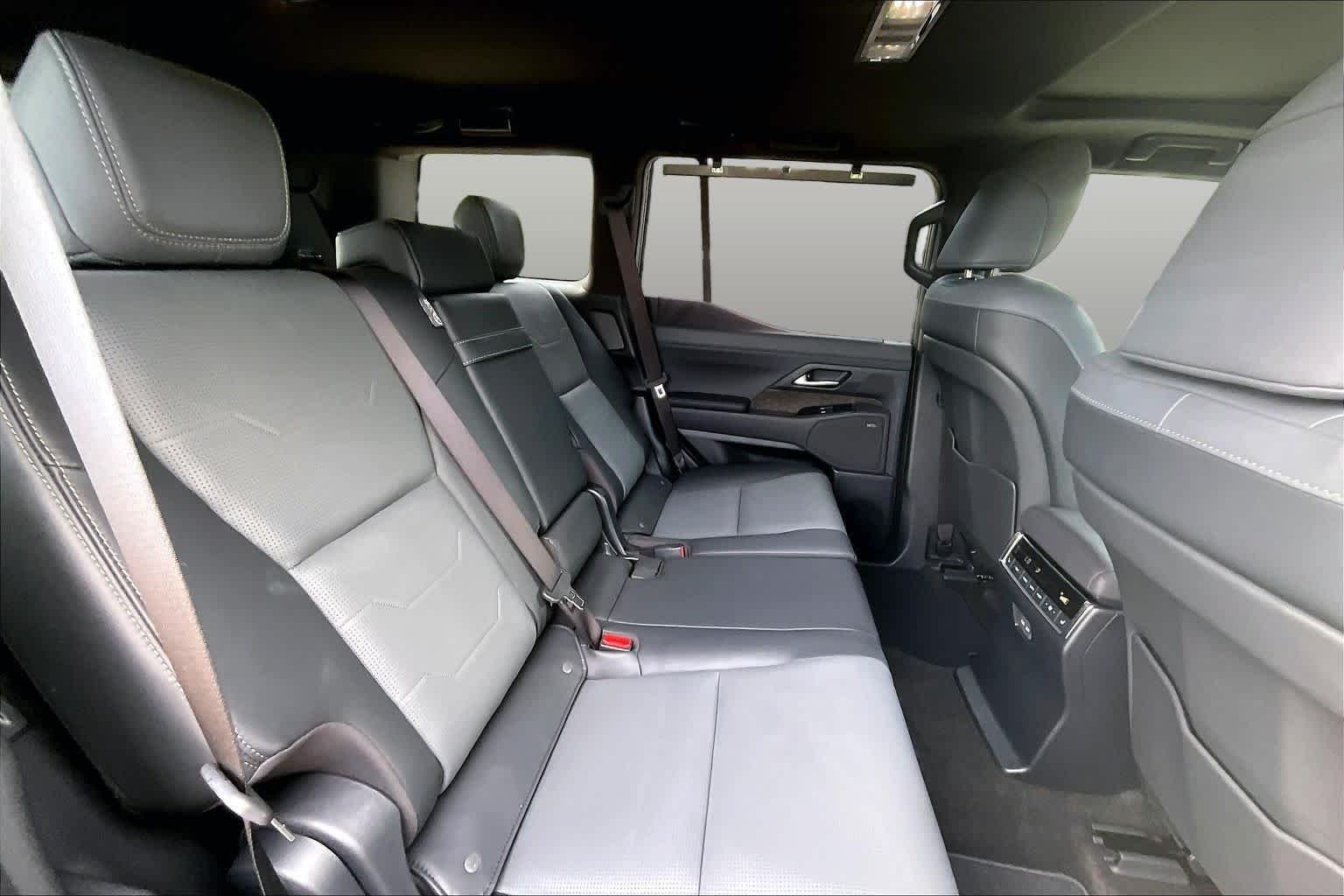 Used 2026 Nori Green Pearl Lexus Luxury image 21