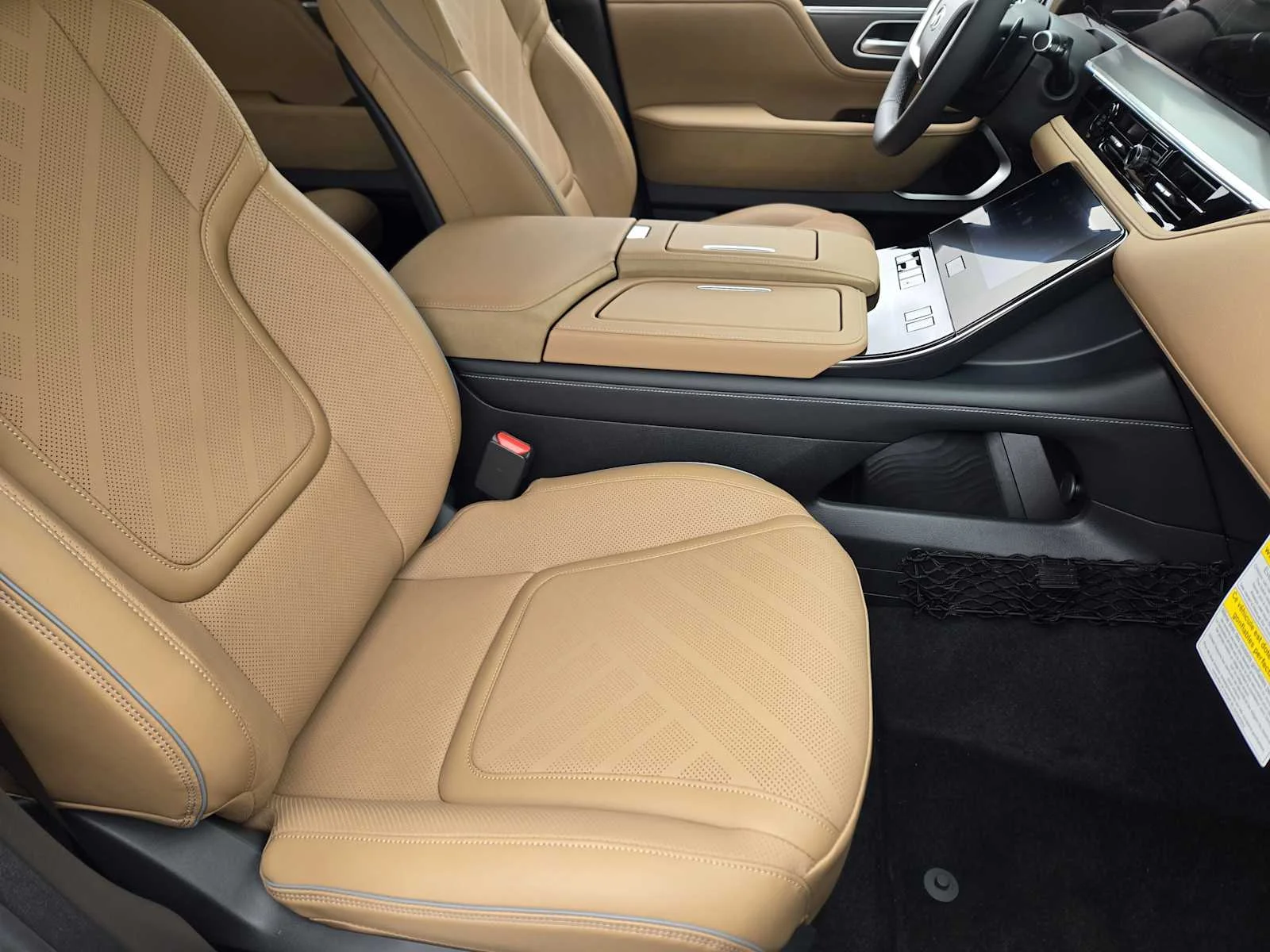 New 2026 RADIANT WHITE INFINITI Luxe 2WD image 9